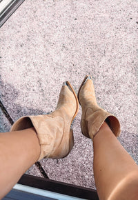 Utari - Tan Suede